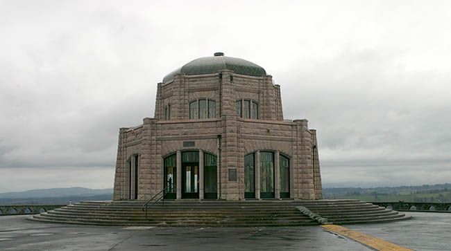 <b>Vista House</b>